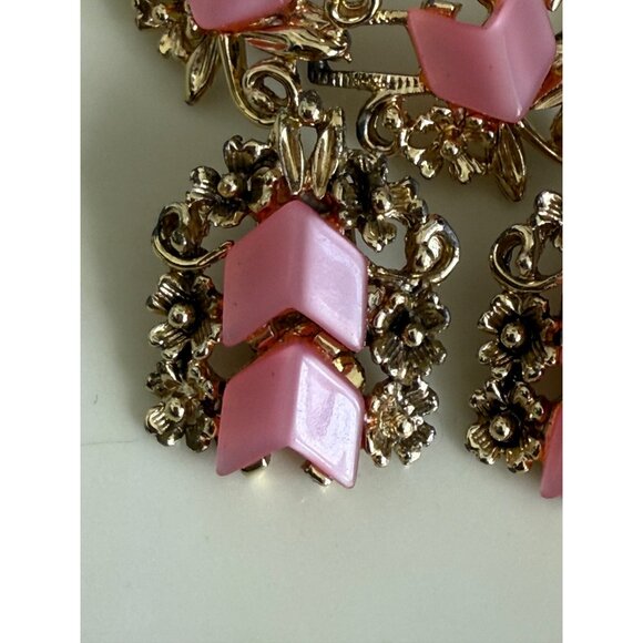 Vintage 60's Pink Thermoset Chevron Shaped Bracelet and Earring Set - Picture 2 of 9